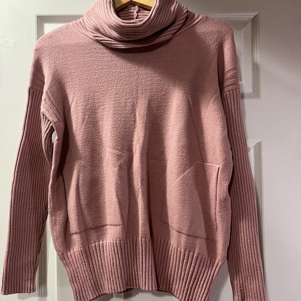 Renuar | Dusty Rose TurtleNeck Sweater | Size S
